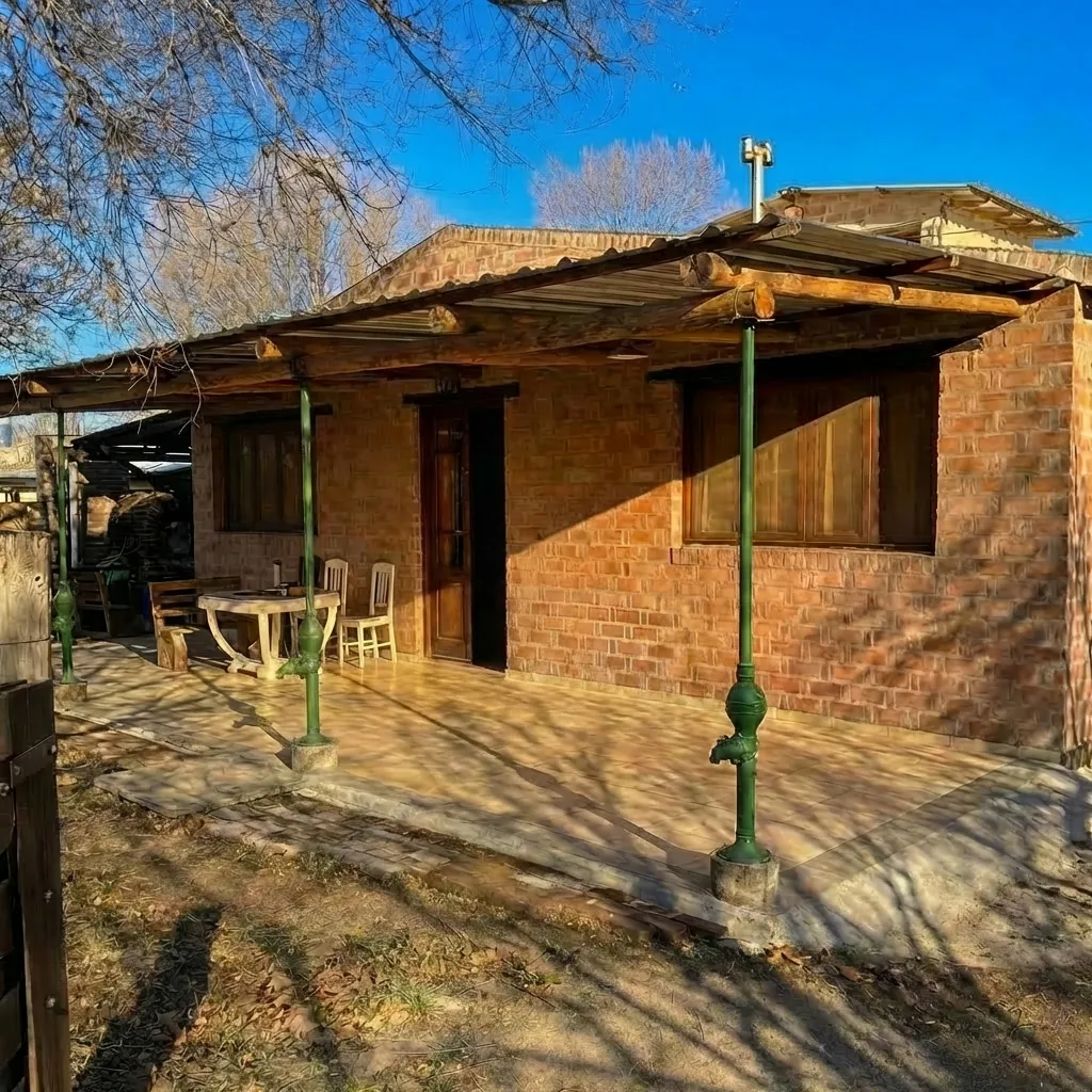 Galería exterior de ladrillo de la casa