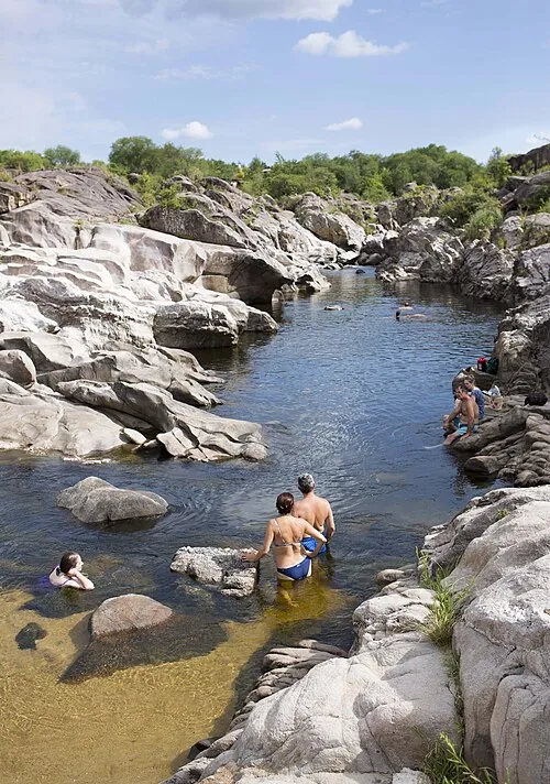 Formaciones rocosas del balneario Los Elefantes en Mina Clavero