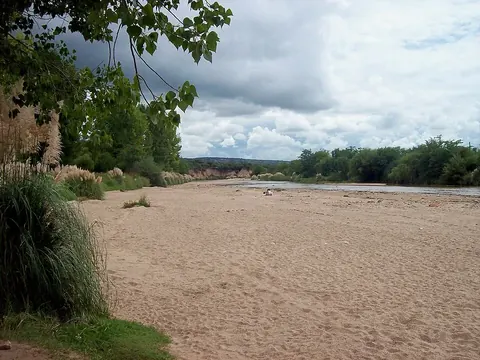 Balneario Las Maravillas sobre el río Panaholma