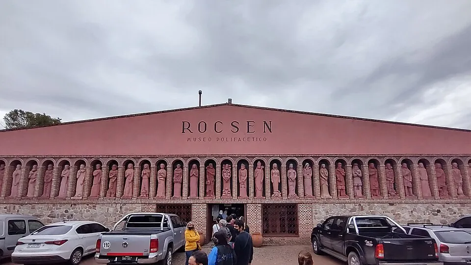 Fachada del Museo Rocsen en Nono